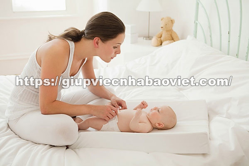 Hình ảnh về chăm sóc em bé